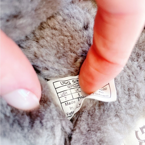 Ugg Abela Slippers Womens Size 7 US Gray Slip On Sandals Fur Sheepskin 1017548 - Picture 4 of 5